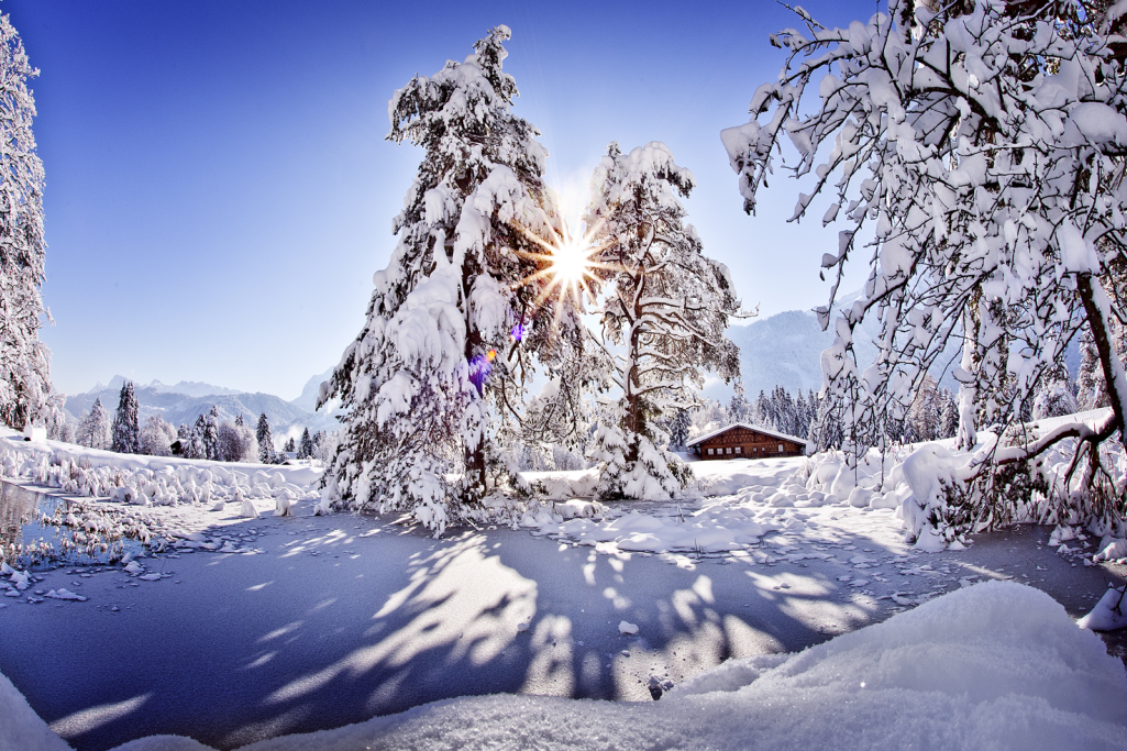 Hütte und Schnee in Garmisch-Partenkirchen